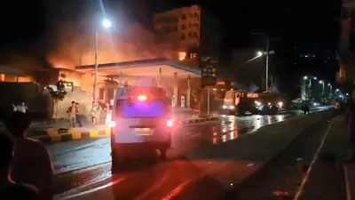 اندلاع النيران في محطة الوقود