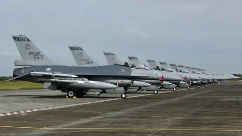 مقاتلات F-16 V المطورة الأمريكية الصنع خلال عرض في تايوان