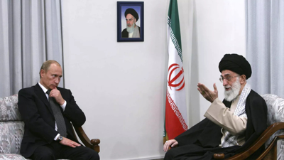 آية الله علي خامنئي وفلاديمير بوتين