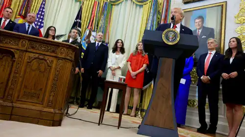 ترامب خلال الإجابة على أسئلة الصحفيين