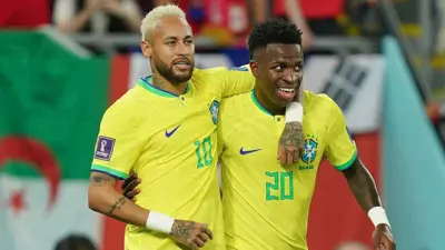 نيمار وفينيسيوس بقميص منتخب البرازيل