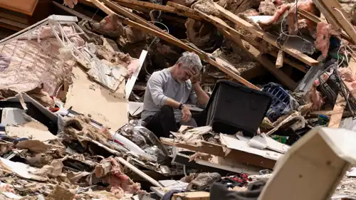 آثار إعصار ضرب ولاية أمريكية