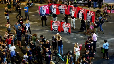 إسرائيليون يطالبون حكومتهم بإعادة الرهائن