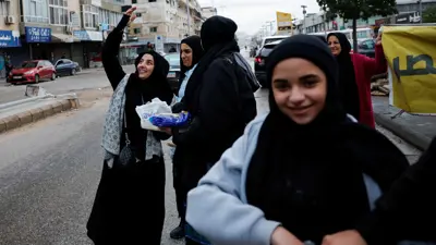 لبنانيون فرحون بالهدنة