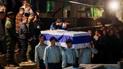 مراسم دفن أحد الرهائن الإسرائيليين المحتجزين في غزة 
