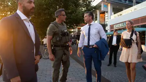  هيغسيث وزوجته في منطقة تسوق في واشنطن