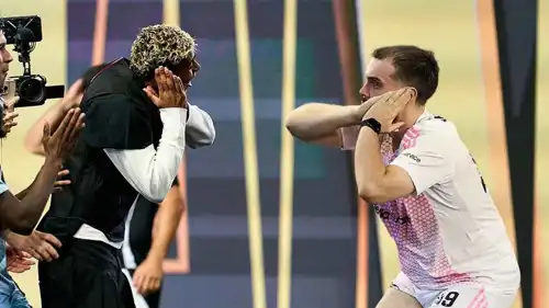 لامين يامال وإباي يانوس