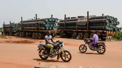 خطوط الأنابيب في موقع بناء خط أنابيب نفط في منطقة جايا بالنيجر