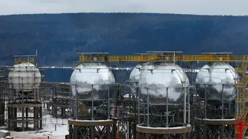 خزانات غاز البترول المسال في منشأة بمنطقة إيركوتسك، روسيا