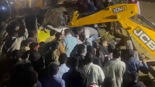 مصرع 15 شخصًا في الهند بانهيار أرضي  