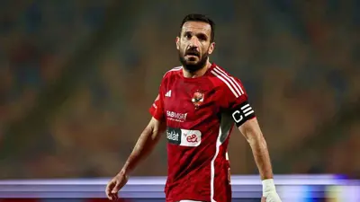 علي معلول نجم الأهلي المصري