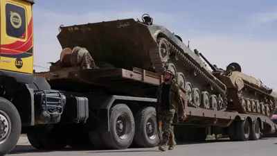 قافلة عسكرية سورية أثناء توجهها نحو الحدود اللبنانية