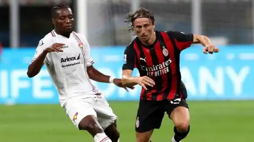 مودريتش في مباراة ميلان وكريمونينزي بالدوري الإيطالي