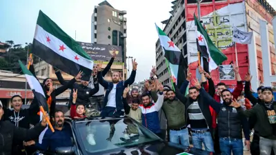 سوريون يحتفلون بسقوط نظام الأسد