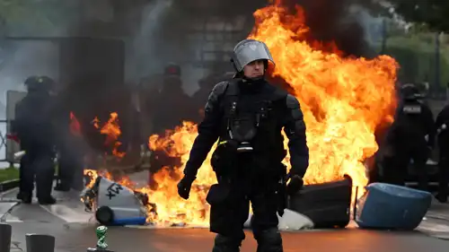 شرطة مكافحة الشغب الفرنسية خلال احتجاجات 10سبتمبر