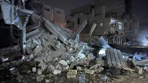 جانب من دمار خلفته الغارات الإسرائيلية على خان يونس