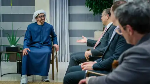 عبد الله بن زايد خلال استقباله مسعد بولس