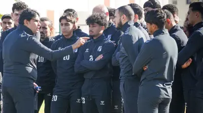 لسعد الدريدي مع اللاعبين في تدريب للصفاقسي