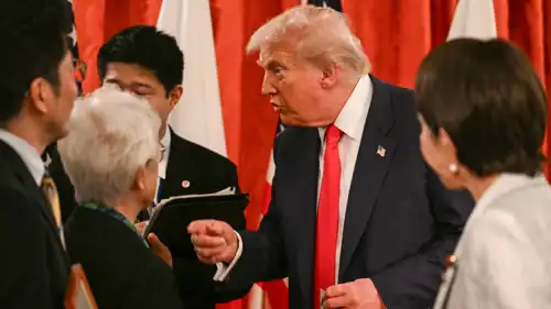 دونالد ترامب لحظة وصوله لليابان