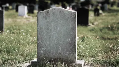 نبش أحد القبور (تعبيرية)