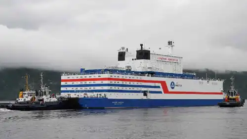 محطة الطاقة النووية العائمة "أكاديميك لومونوسوف" الروسية