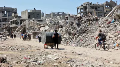 مشهد من الدمار في مخيم جباليا