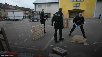 حادث طعن يروع فرنسا