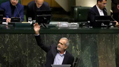 مسعود بزشكيان خلال جلسة للبرلمان الإيراني