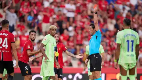 التحكيم أثار جدلا في مباراة برشلونة وريال مايوركا