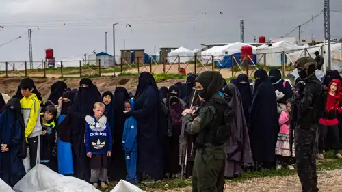 عوائل من "داعش" في مخيم "روج"