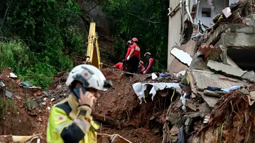 إزالة جثث ضحايا الفيضانات جنوب شرق لبرازيل