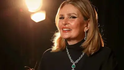 الفنانة يسرا