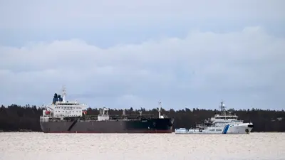 خفر السواحل الفنلندي يراقب ناقلة النفط "إيجل إس" 