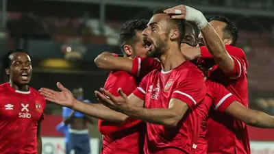 أحمد عبد القادر بقميص الأهلي المصري