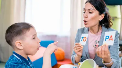 طفل مصاب بخلل نطقي 