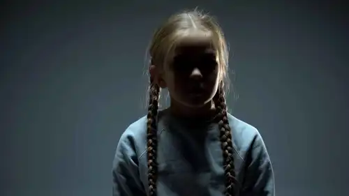 فتاة مختطفة - تعبيرية