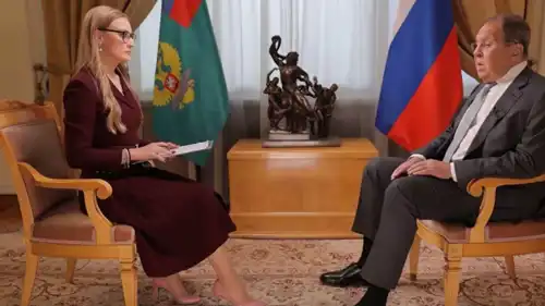 لافروف خلال إجراء المقابلة