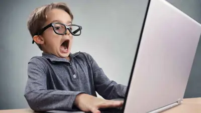 مخاطر استخدام الأطفال للانترنت - تعبيرية