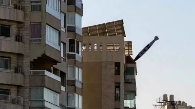 القنبلة الصاروخية لحظة استهداف المبنى