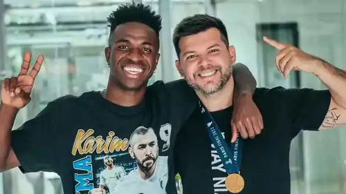 فينيسيوس جونيور وصديقه إدواردو بيكسوتو