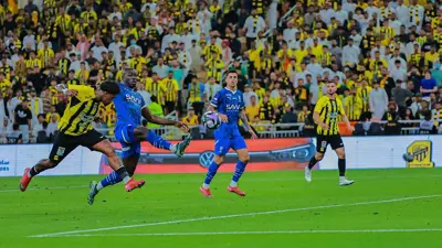 من مباراة سابقة بين الهلال والاتحاد في دوري روشن