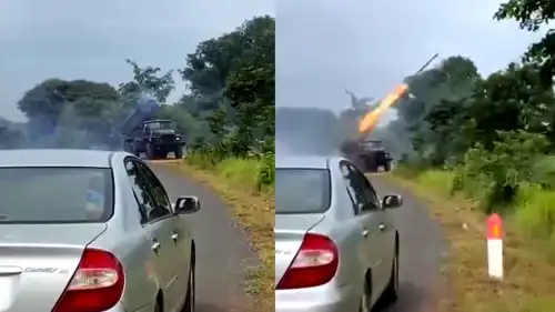 راجمة تطلق صواريخها خلال الاشتباكات