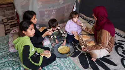 عائلة نازحة في قطاع غزة