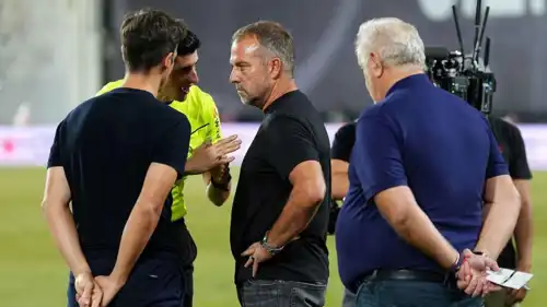 الحكم في مباراة برشلونة ورايو فاييكانو