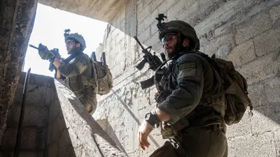 جنديان إسرائيليان في قطاع غزة