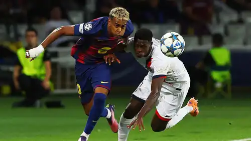 لامين يامال في مواجهة برشلونة وسان جيرمان