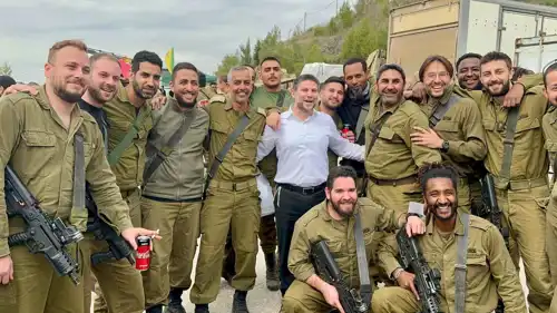 بتسلئيل سموتريتش وعناصر من الجيش الإسرائيلي