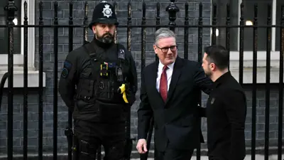 رئيس الوزراء البريطاني كير ستارمر يرحب بالرئيس الأوكراني