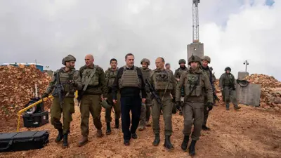 كاتس برفقة جنوده (أرشيفية)