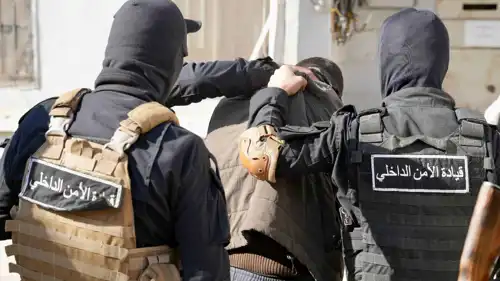 صورة نشرتها الداخلية السورية لاعتقال المتهم